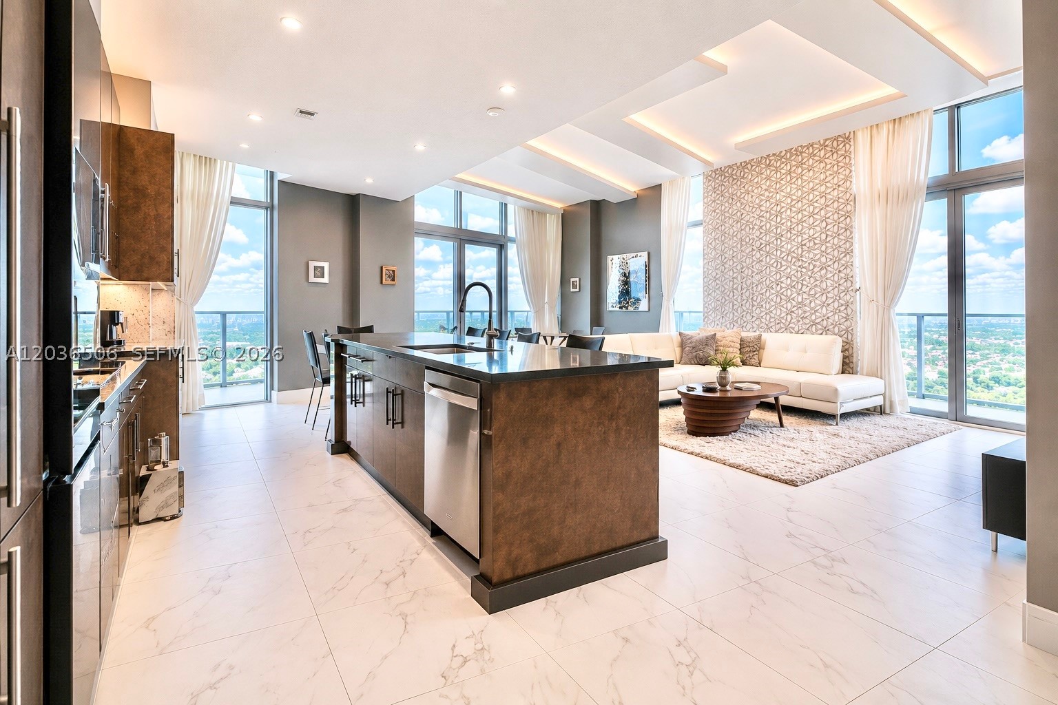 METROPICA NORTH TOWER ONE - Residential