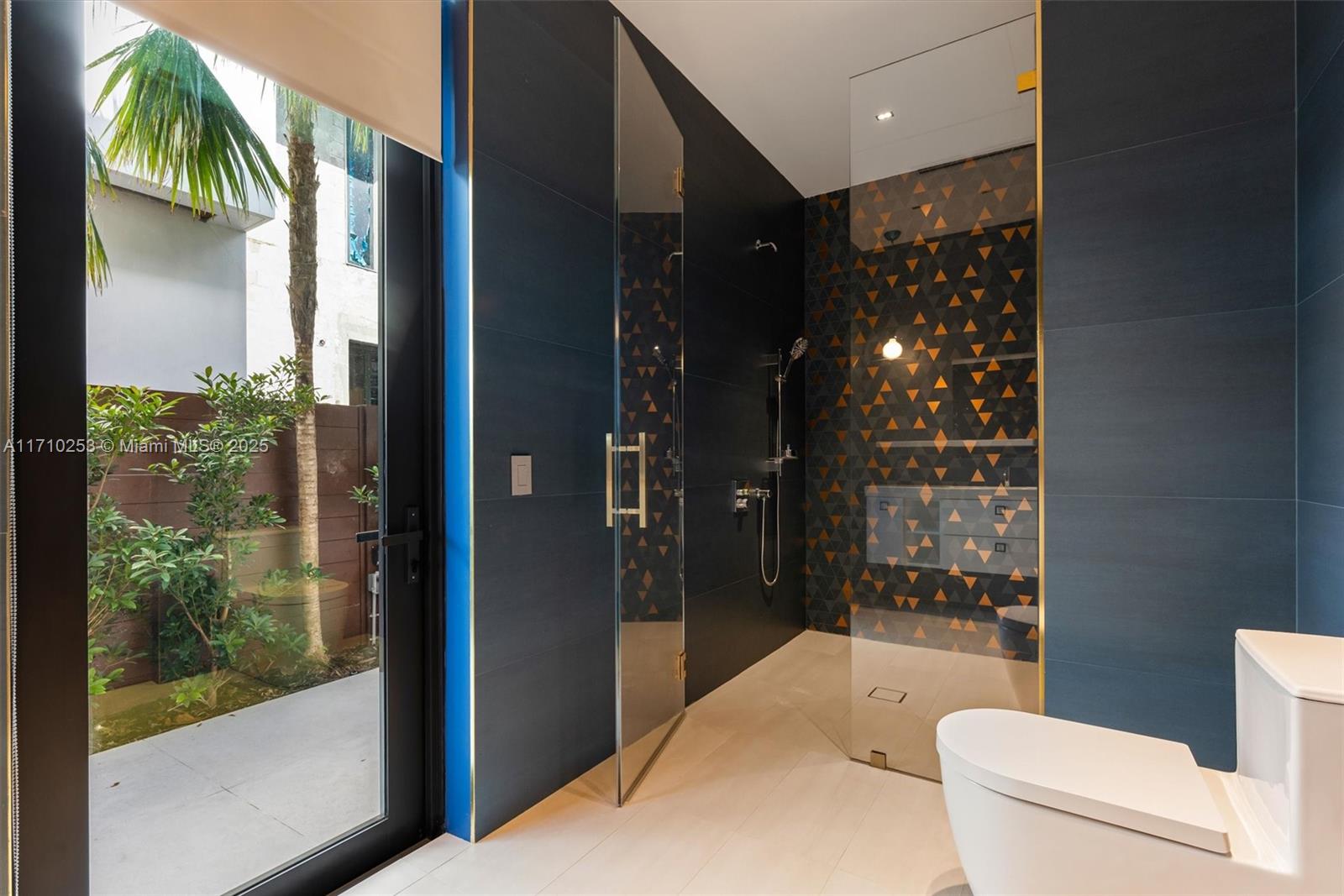 LAS OLAS BY THE SEA EXT - Residential