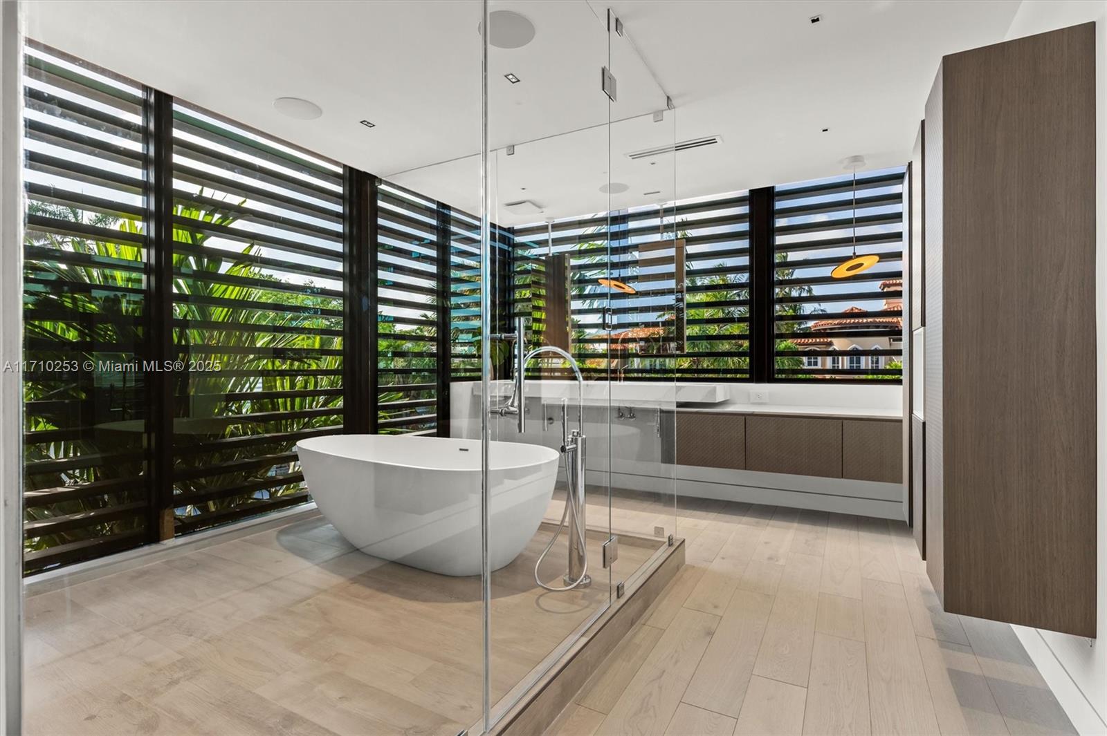 LAS OLAS BY THE SEA EXT - Residential