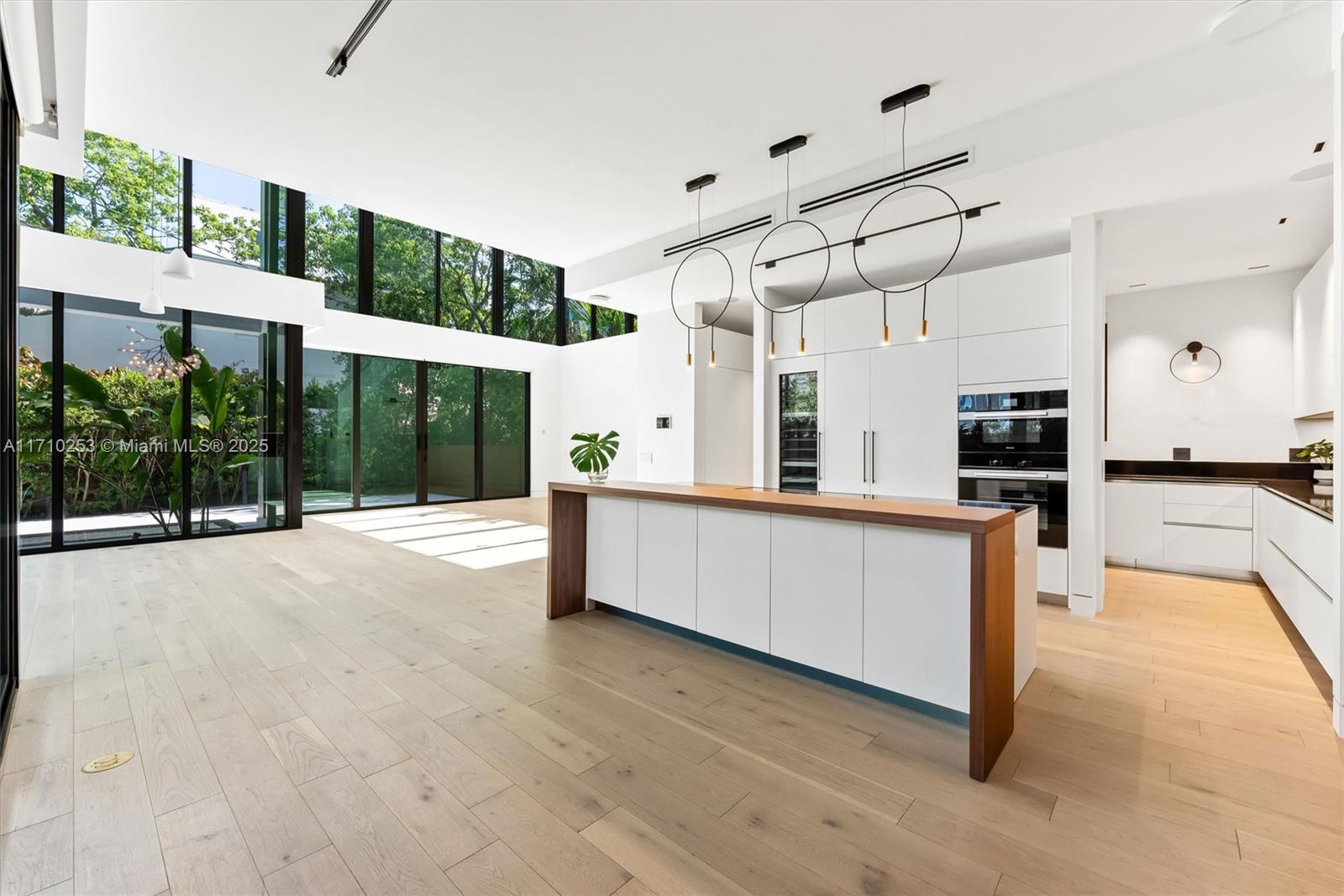 LAS OLAS BY THE SEA EXT - Residential