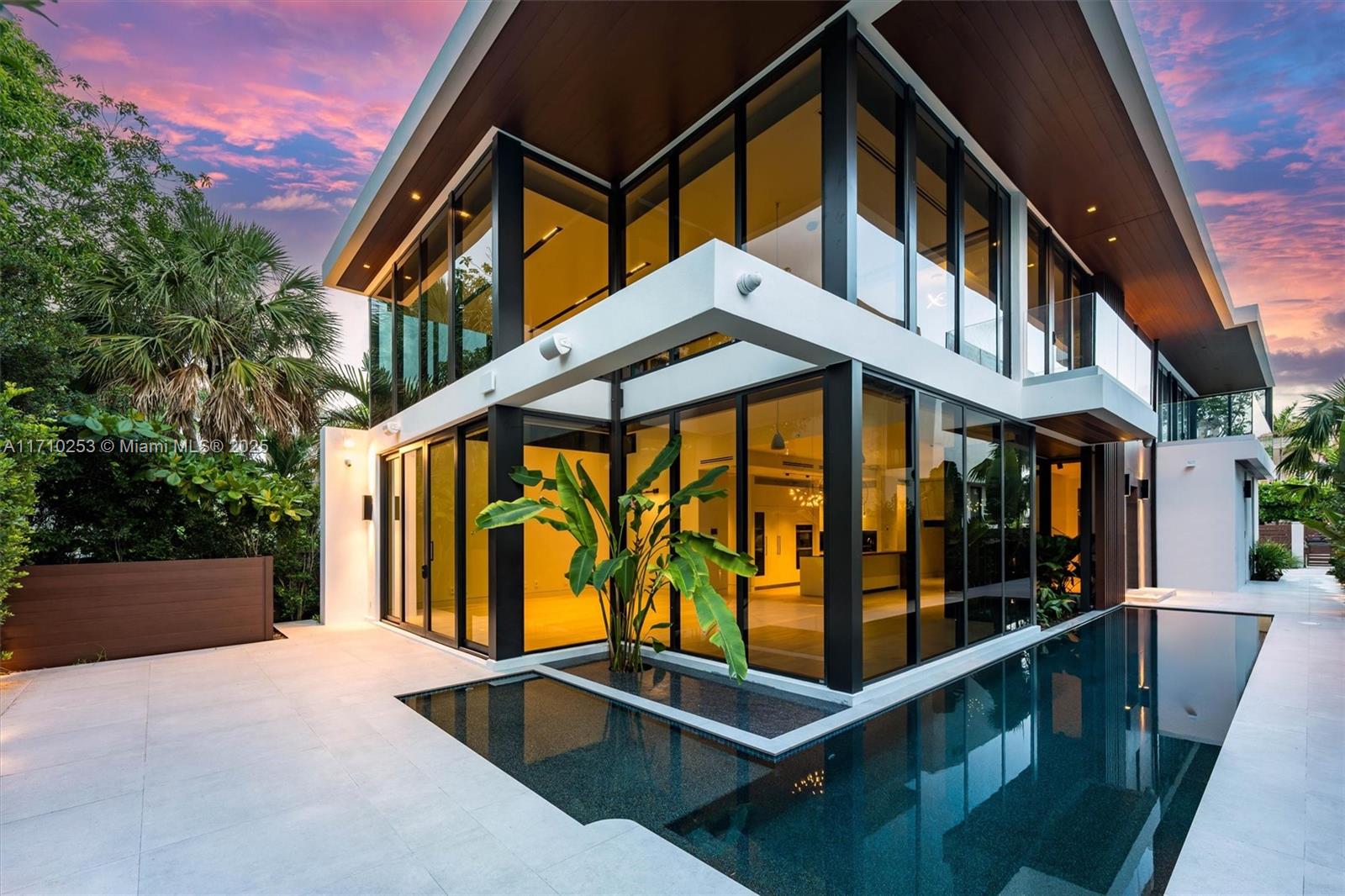 LAS OLAS BY THE SEA EXT - Residential