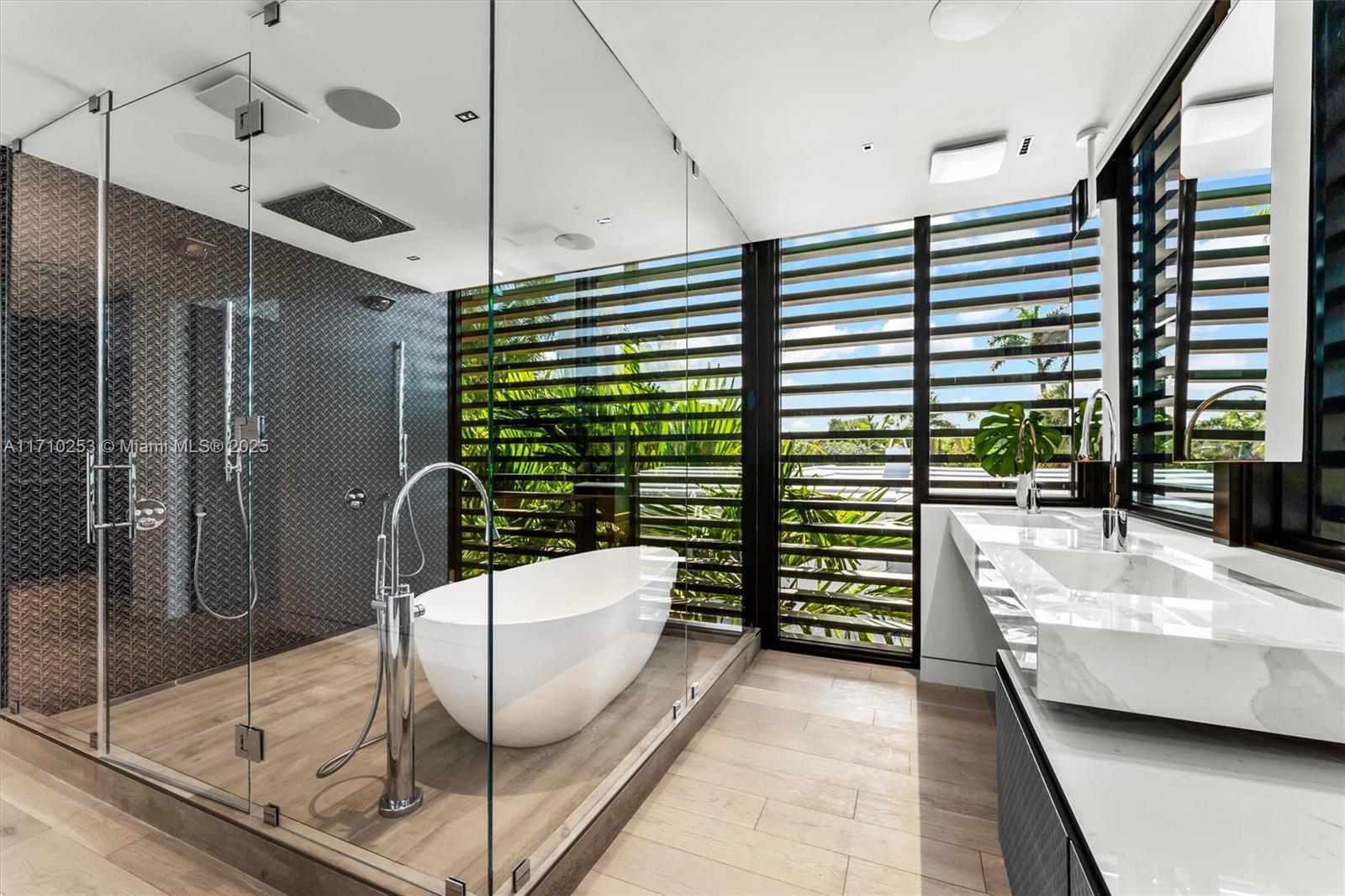 LAS OLAS BY THE SEA EXT - Residential