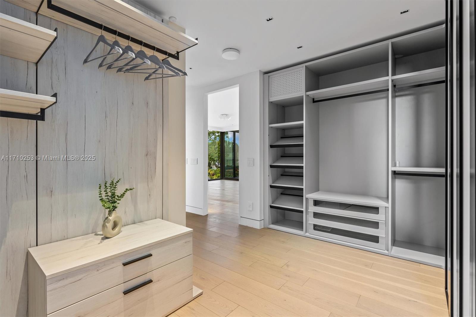 LAS OLAS BY THE SEA EXT - Residential