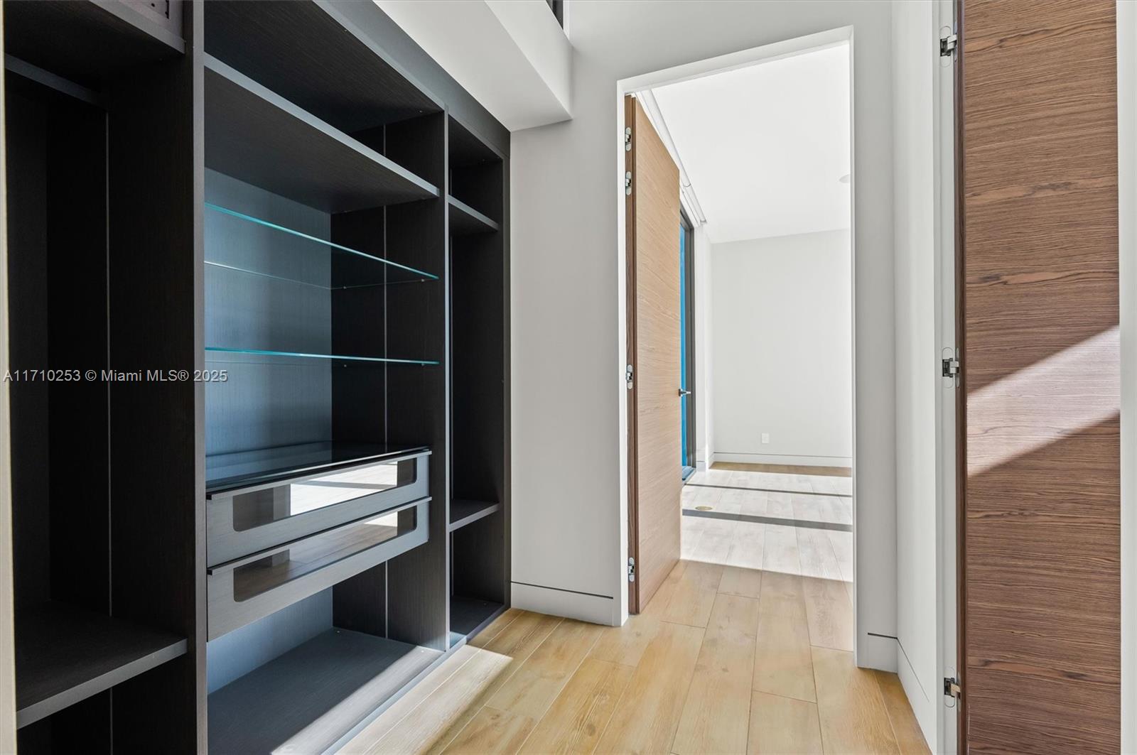 LAS OLAS BY THE SEA EXT - Residential