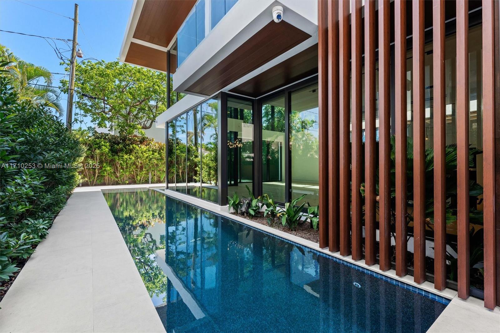 LAS OLAS BY THE SEA EXT - Residential