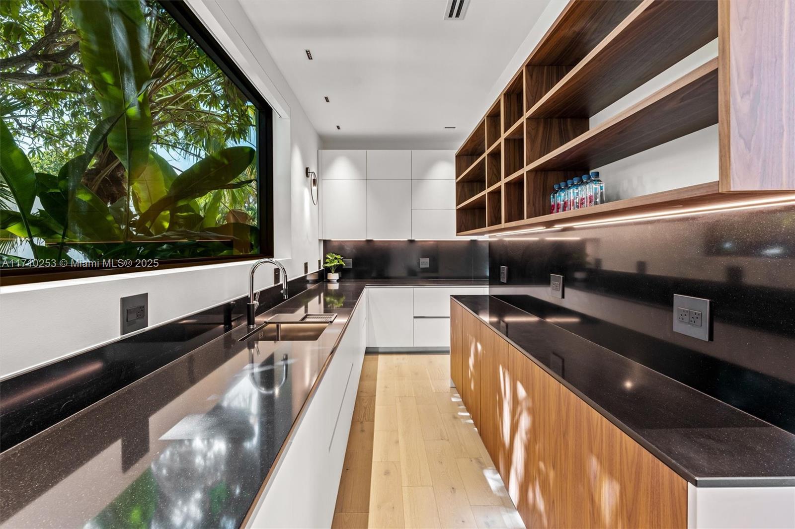 LAS OLAS BY THE SEA EXT - Residential