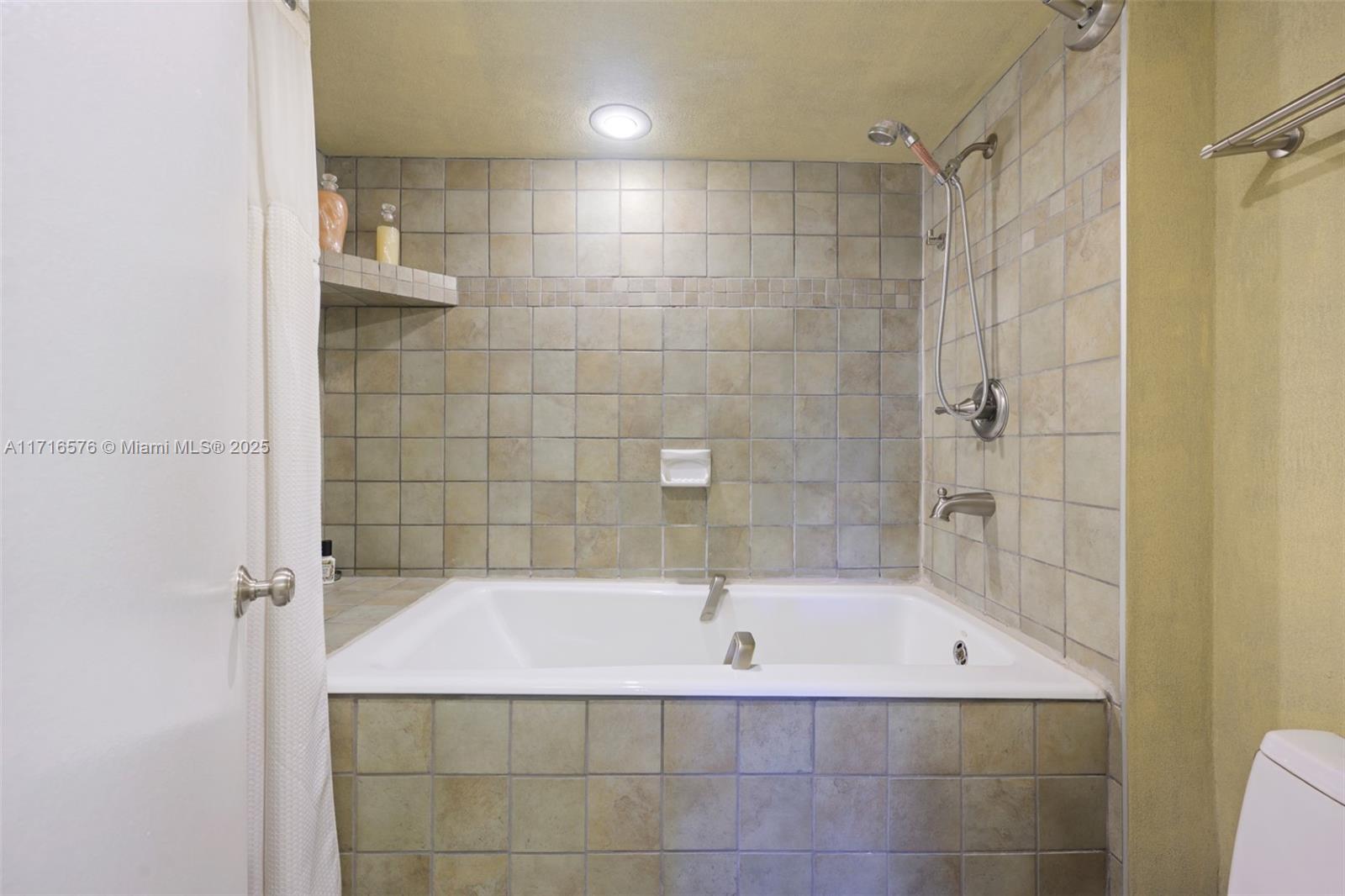 VILLA DORADA CONDO NO 2 - Residential