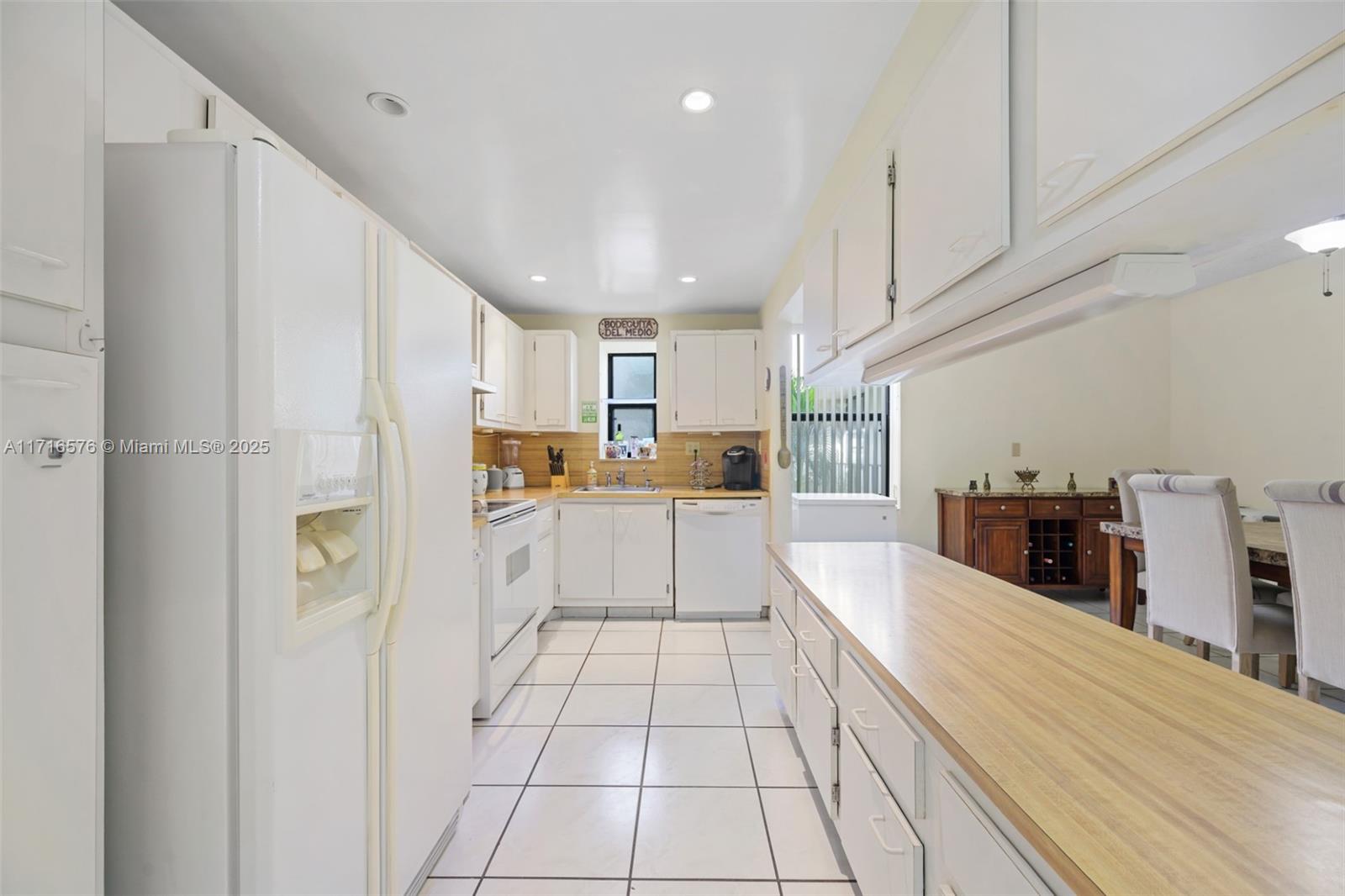 VILLA DORADA CONDO NO 2 - Residential