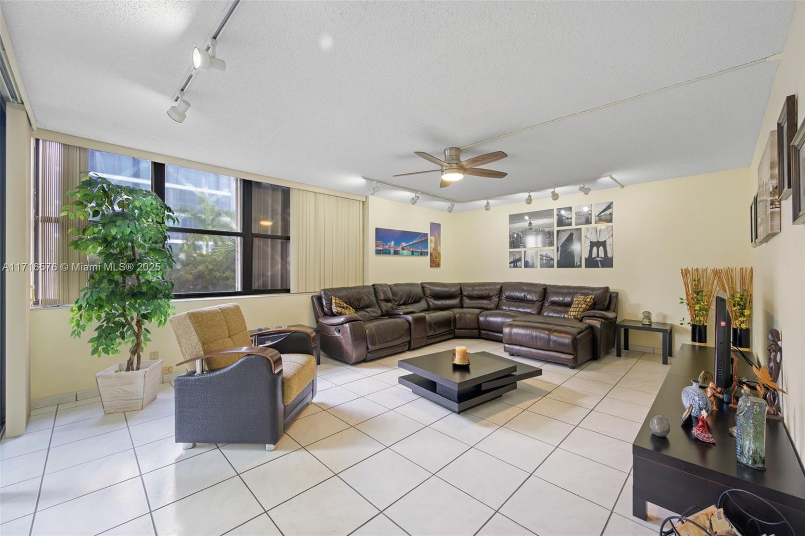 VILLA DORADA CONDO NO 2 - Residential