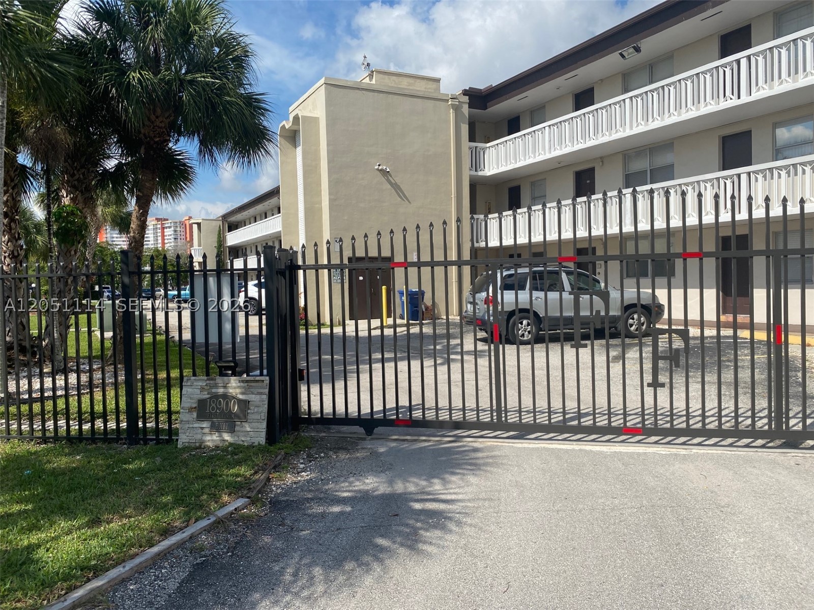 FIRST FORUM CONDO - Residential