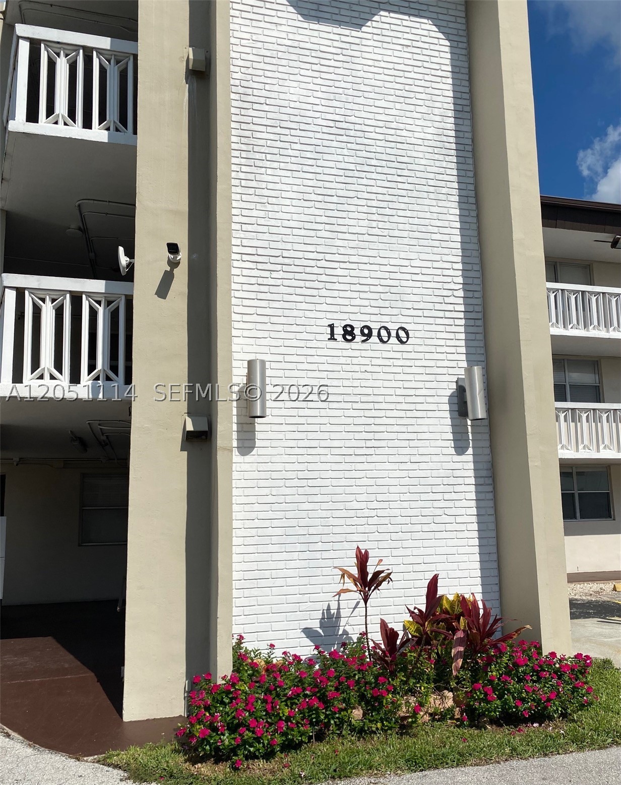 FIRST FORUM CONDO - Residential