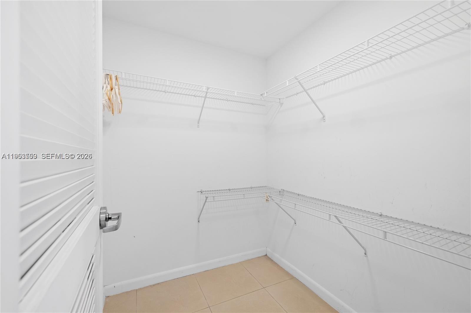 MIDBLOCK MIAMI CONDO - Residential