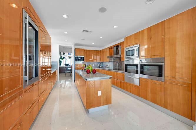 GROVENOR HOUSE CONDO - Residential