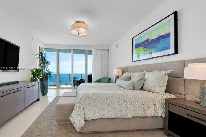 GROVENOR HOUSE CONDO - Residential