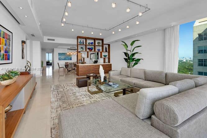 GROVENOR HOUSE CONDO - Residential