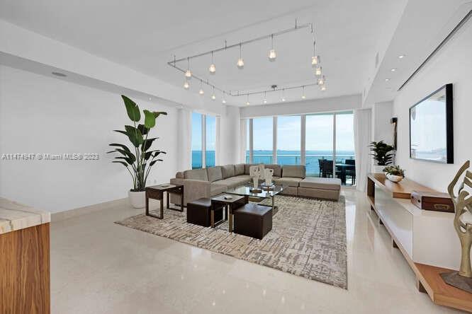 GROVENOR HOUSE CONDO - Residential
