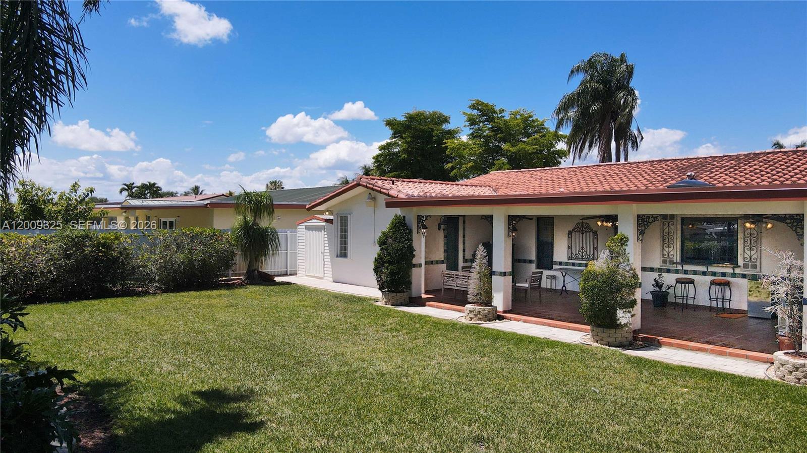 TAMIAMI LAKES SEC 1 - Residential