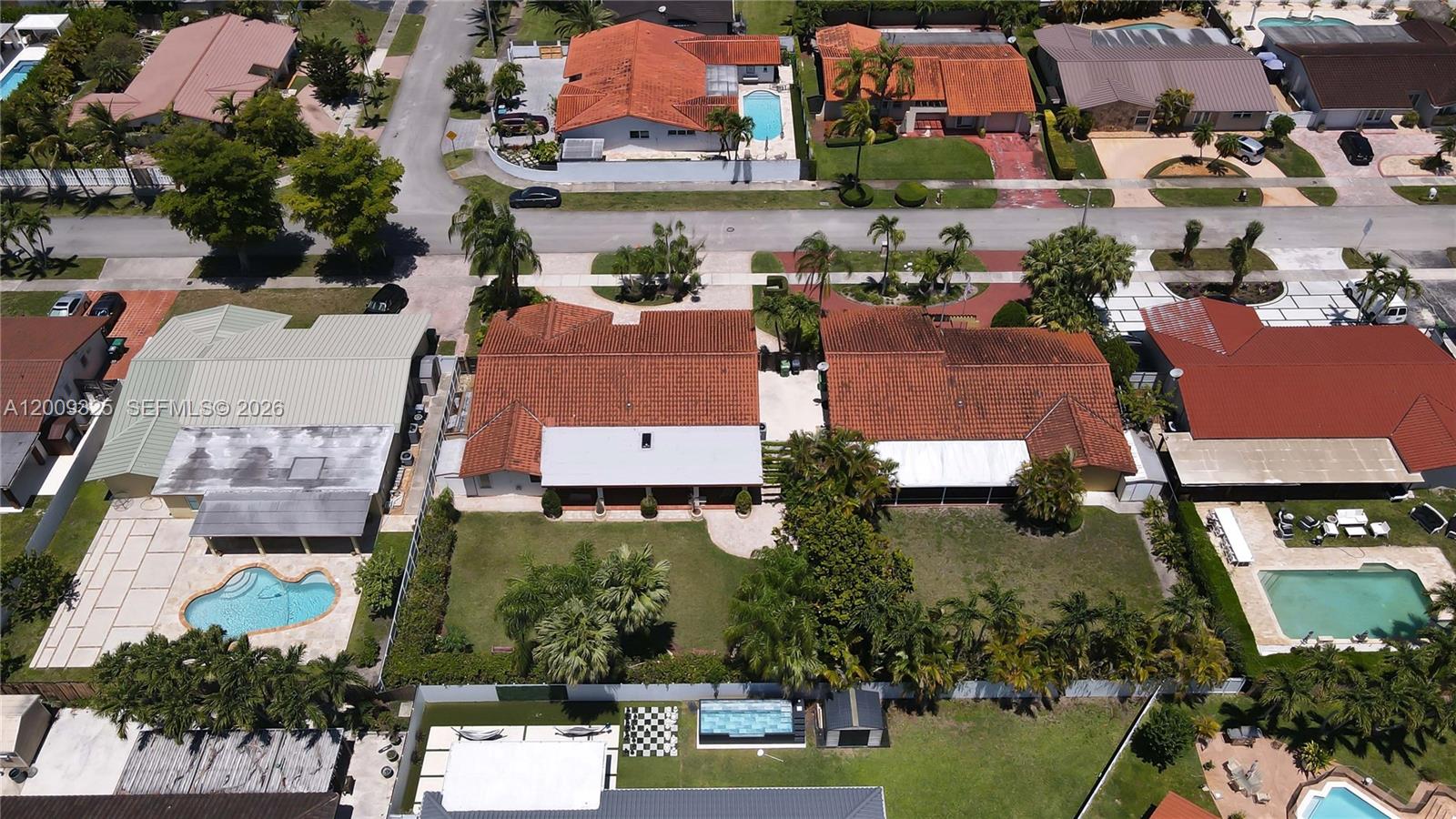TAMIAMI LAKES SEC 1 - Residential