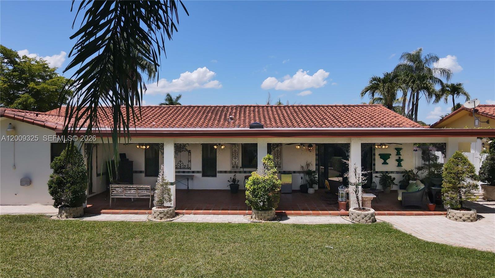 TAMIAMI LAKES SEC 1 - Residential