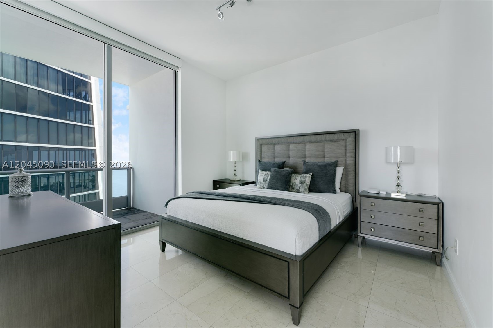 900 BISCAYNE BAY CONDO - Residential Lease
