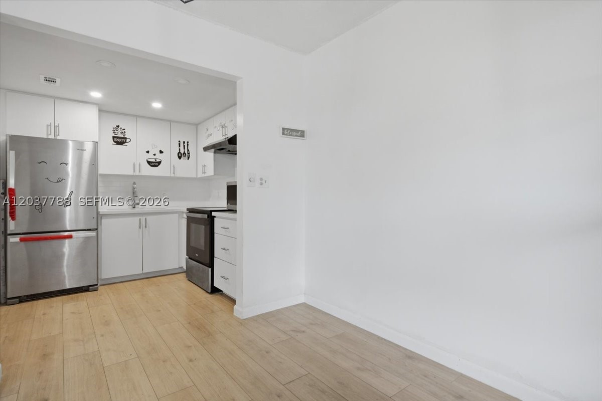 LAUDERDALE OAKS CONDO II - Residential
