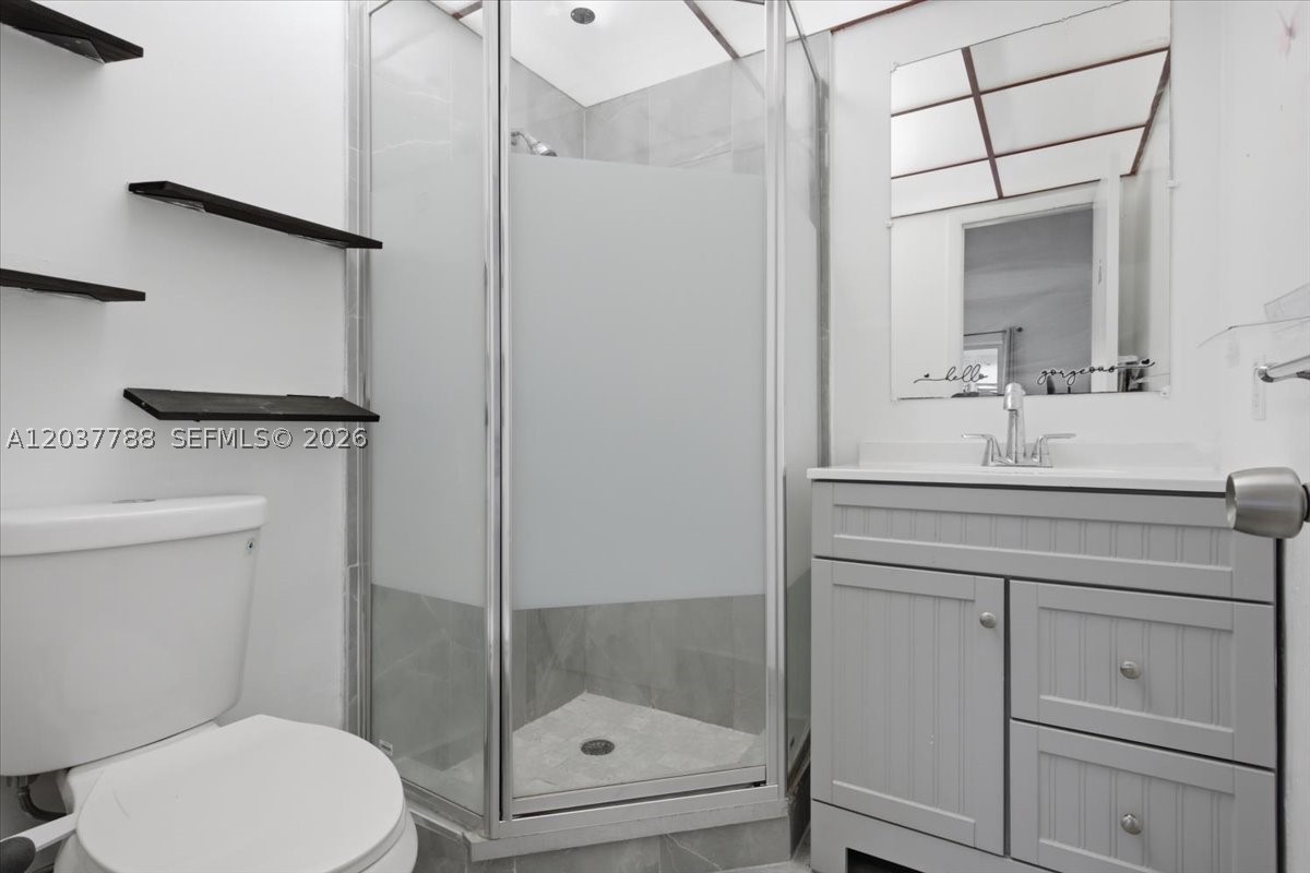 LAUDERDALE OAKS CONDO II - Residential