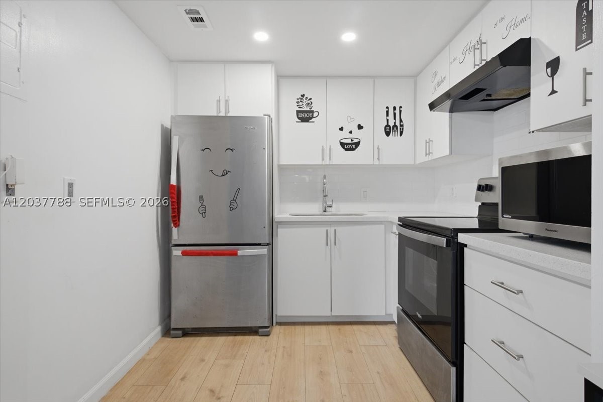 LAUDERDALE OAKS CONDO II - Residential