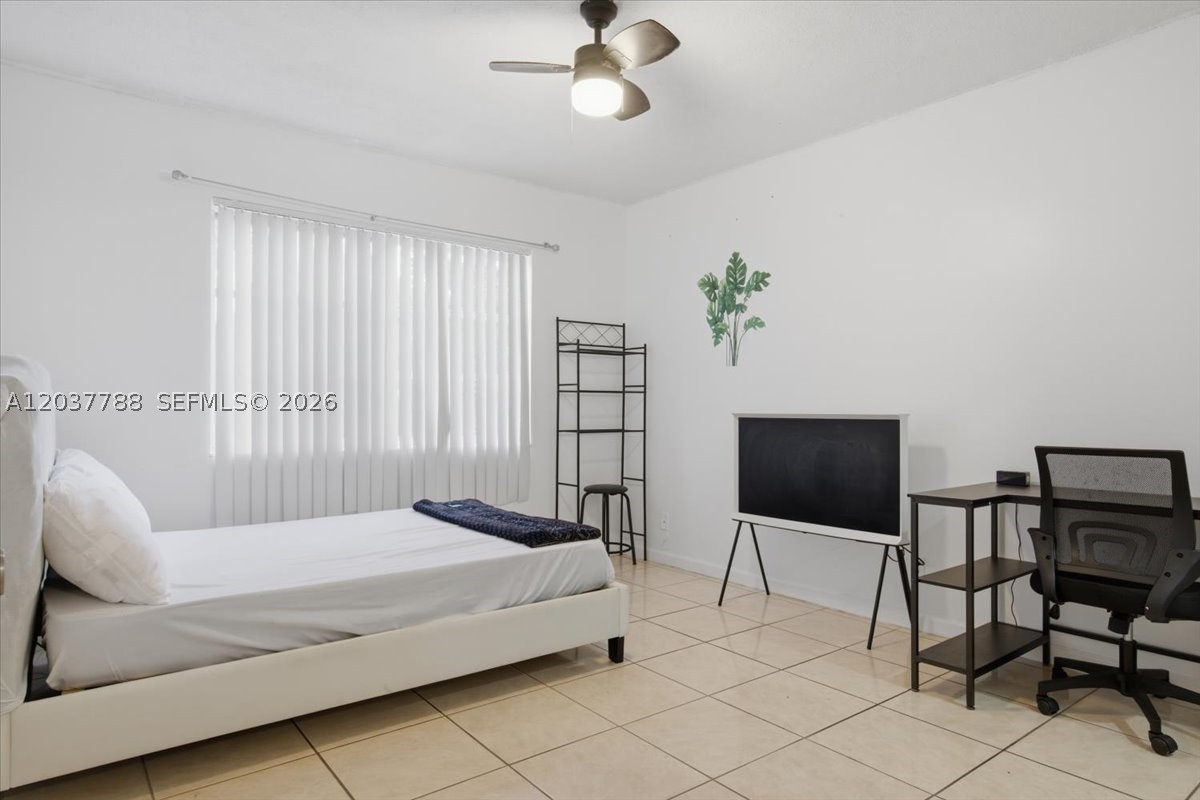 LAUDERDALE OAKS CONDO II - Residential
