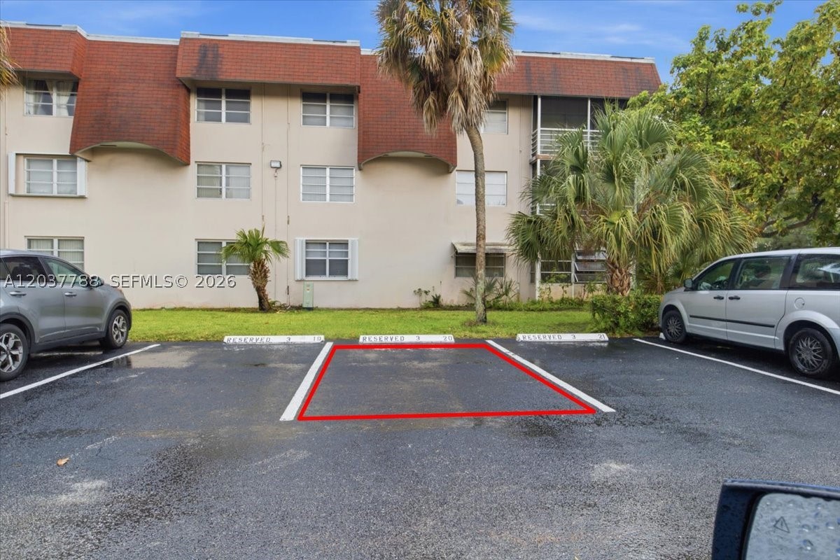 LAUDERDALE OAKS CONDO II - Residential