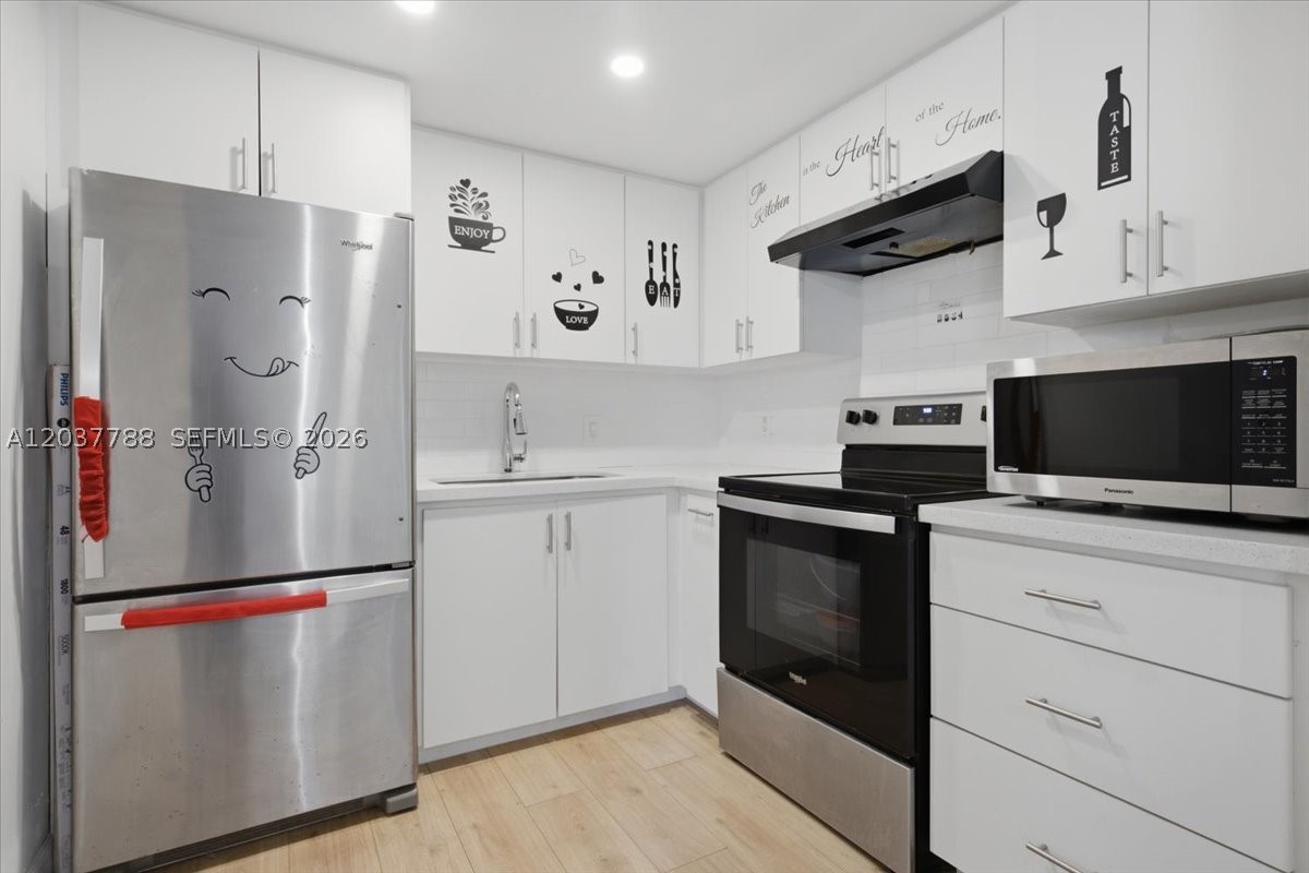 LAUDERDALE OAKS CONDO II - Residential