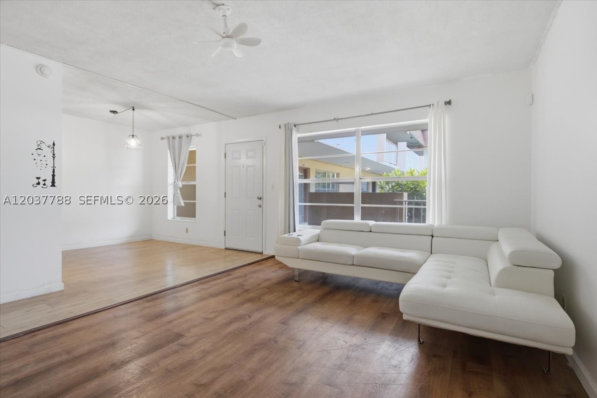 LAUDERDALE OAKS CONDO II - Residential