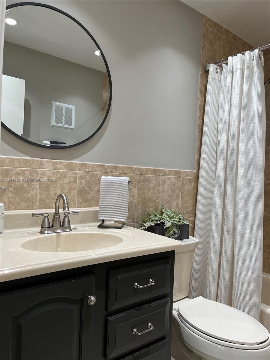 NOVA HILLS CONDOMINIUM 4 - Residential