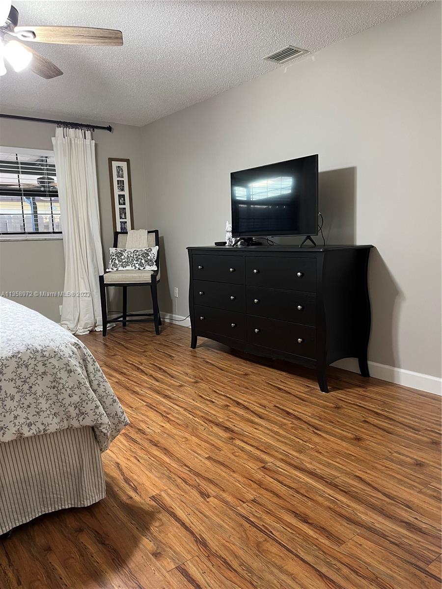 NOVA HILLS CONDOMINIUM 4 - Residential