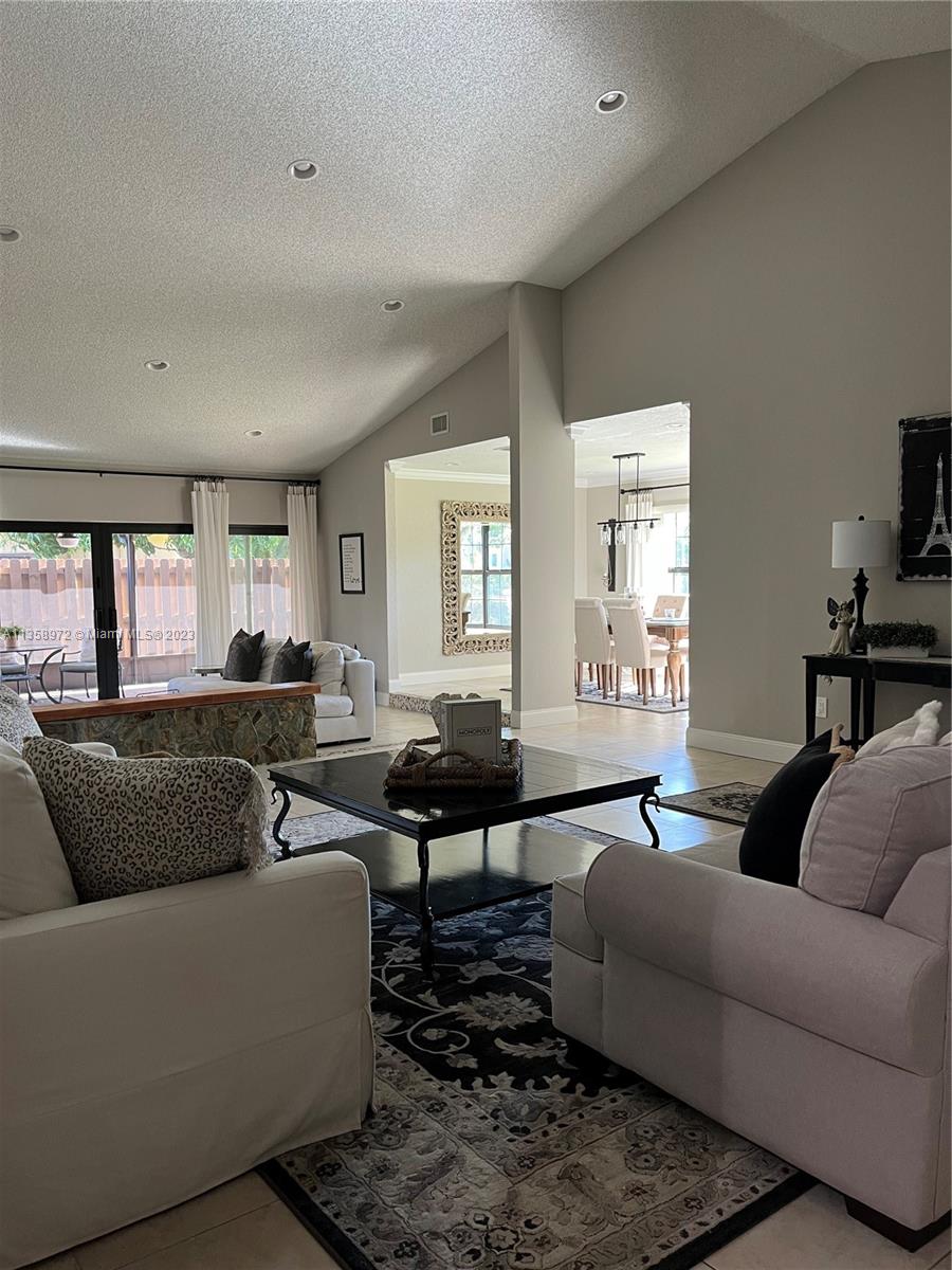 NOVA HILLS CONDOMINIUM 4 - Residential