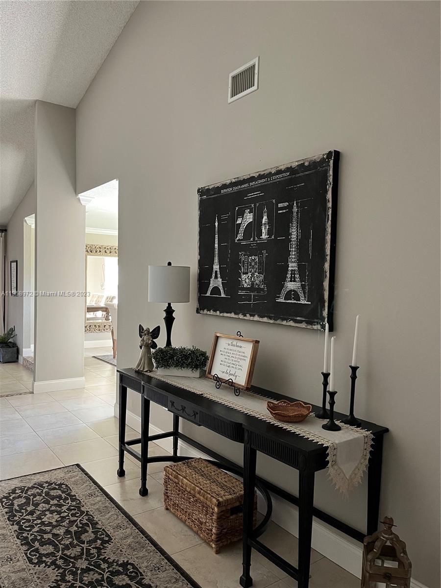 NOVA HILLS CONDOMINIUM 4 - Residential