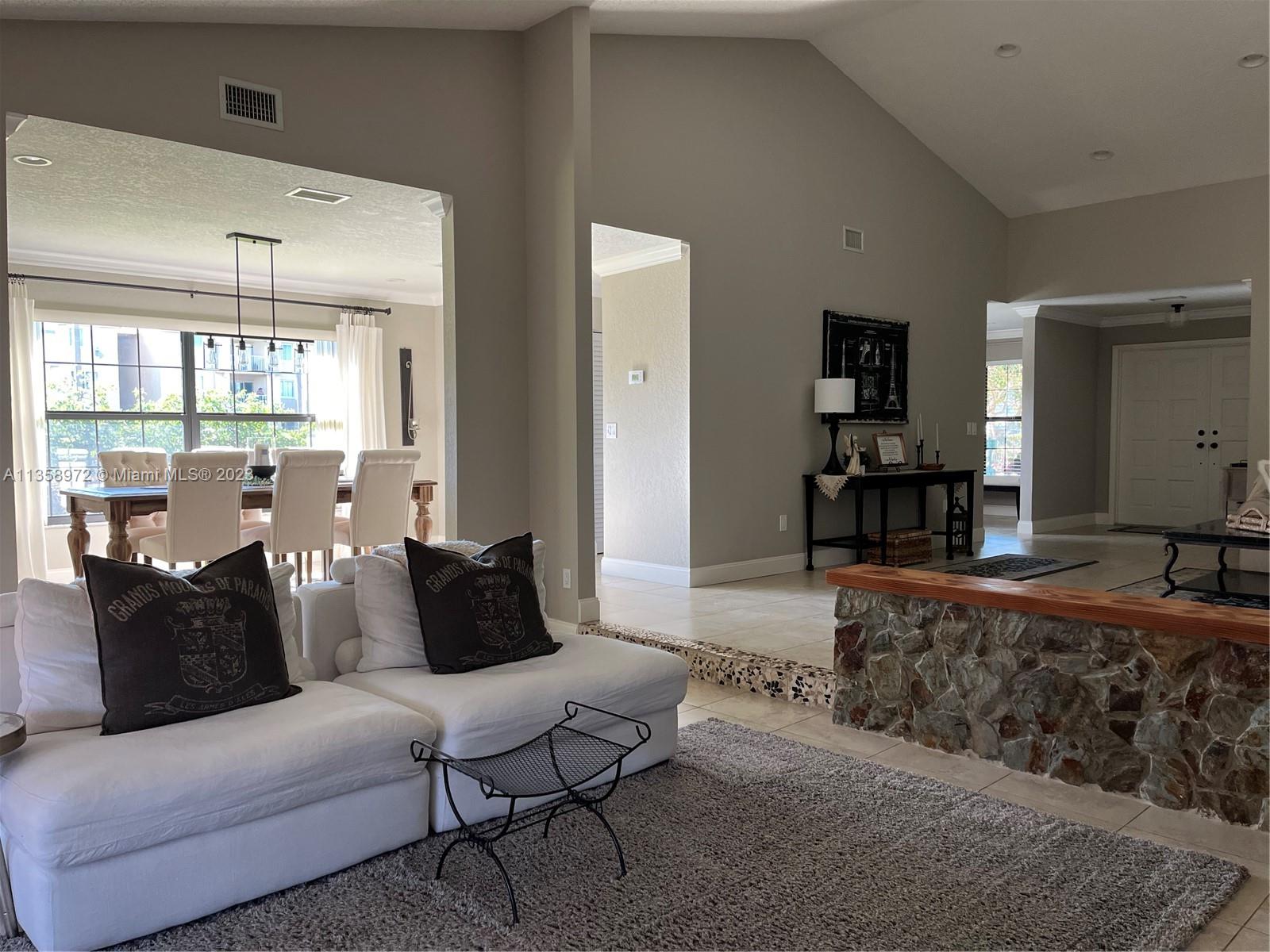 NOVA HILLS CONDOMINIUM 4 - Residential