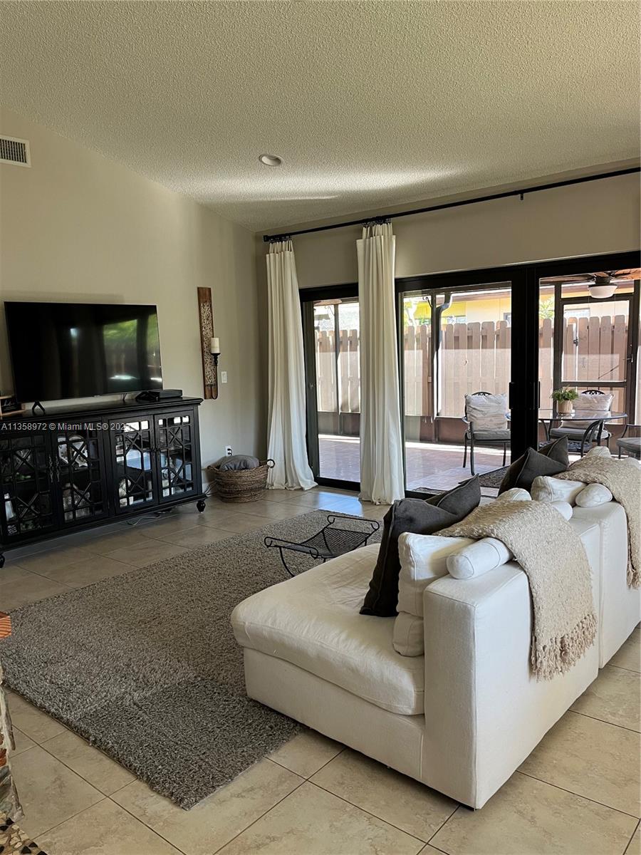 NOVA HILLS CONDOMINIUM 4 - Residential