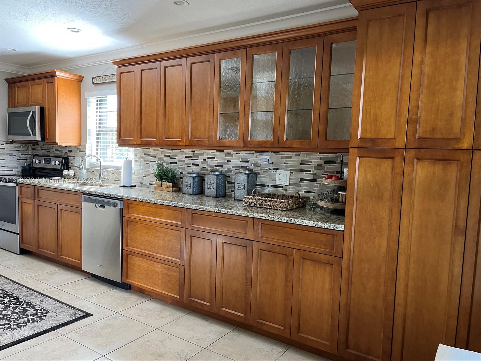 NOVA HILLS CONDOMINIUM 4 - Residential
