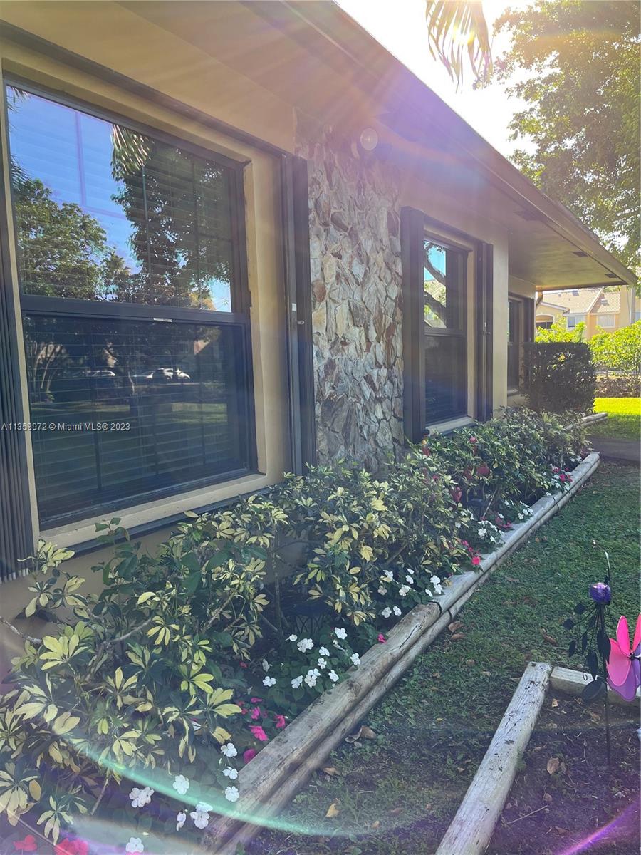 NOVA HILLS CONDOMINIUM 4 - Residential