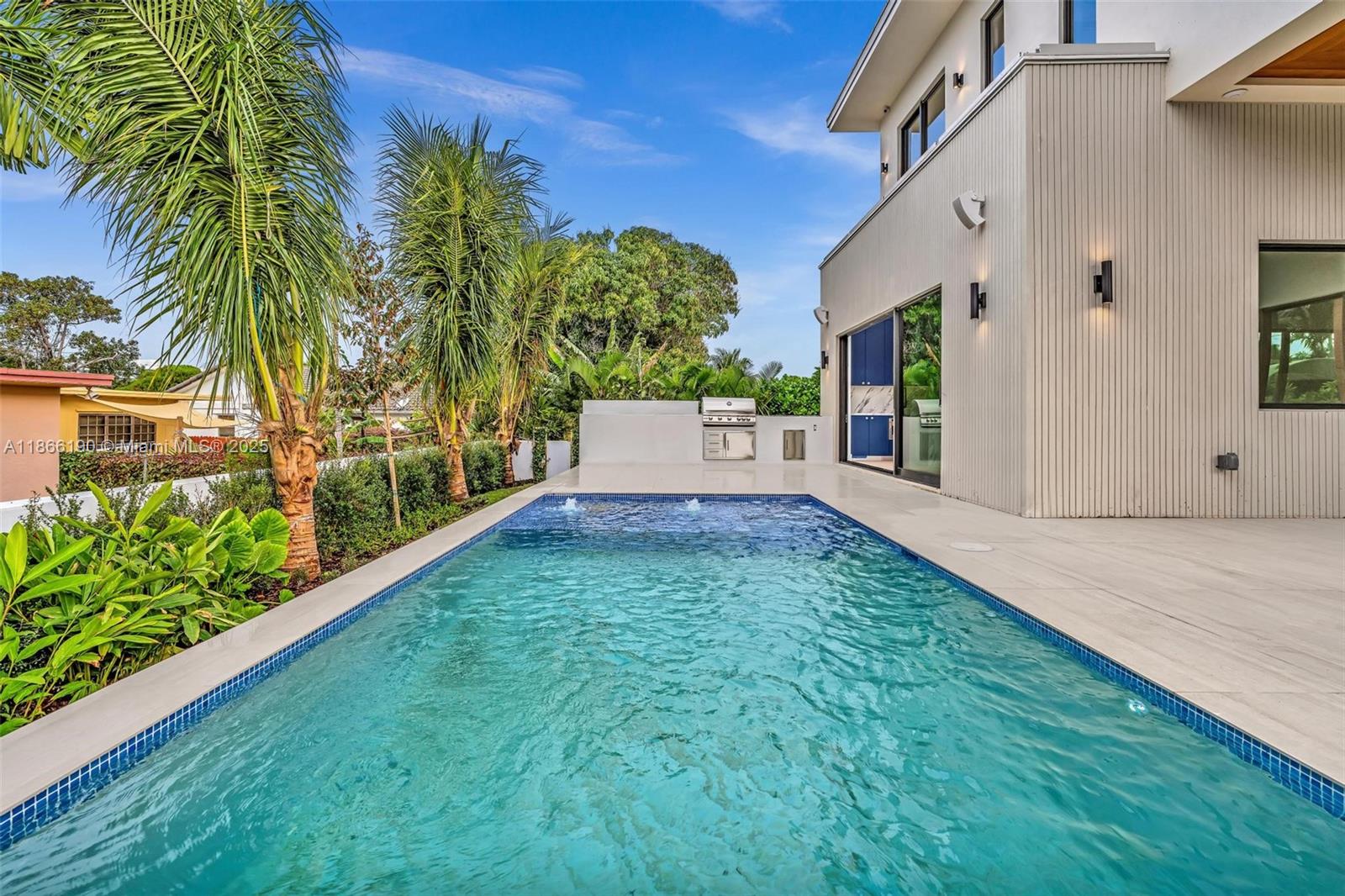 ALTOS DEL MAR NO 4 - Residential