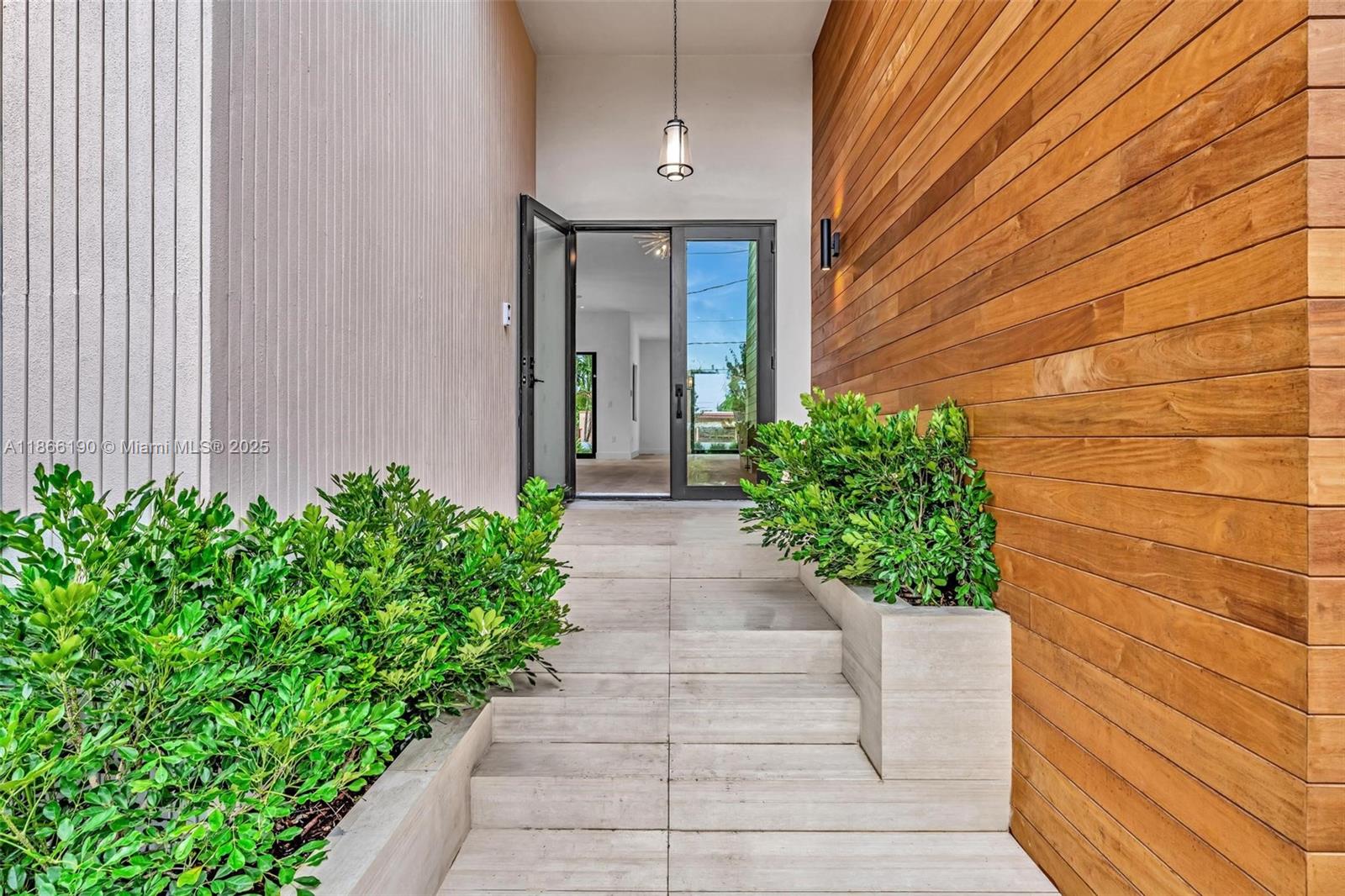 ALTOS DEL MAR NO 4 - Residential