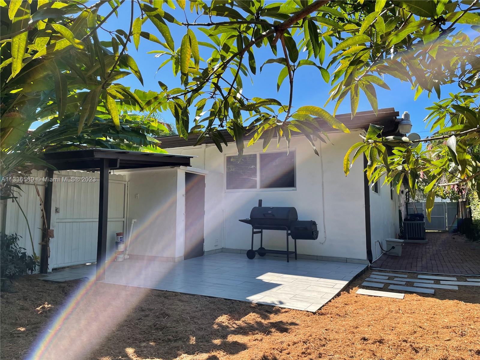 SUNSET VILLAS - Residential Lease