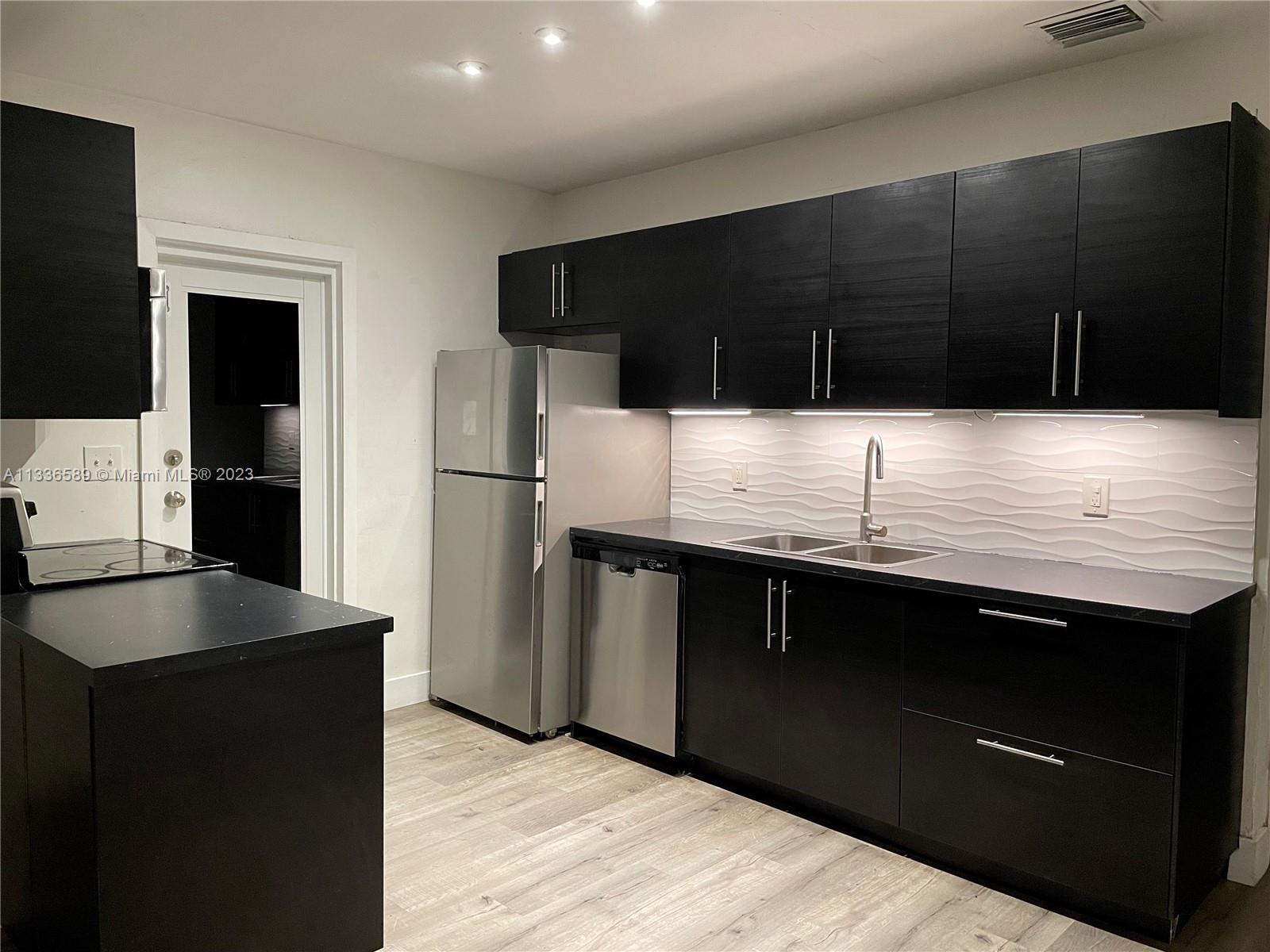 SUNSET VILLAS - Residential Lease