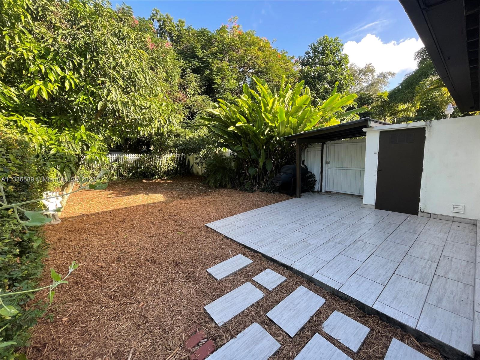 SUNSET VILLAS - Residential Lease