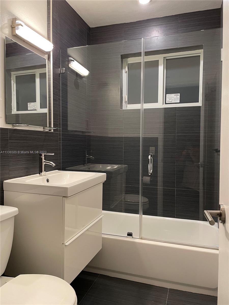 SUNSET VILLAS - Residential Lease