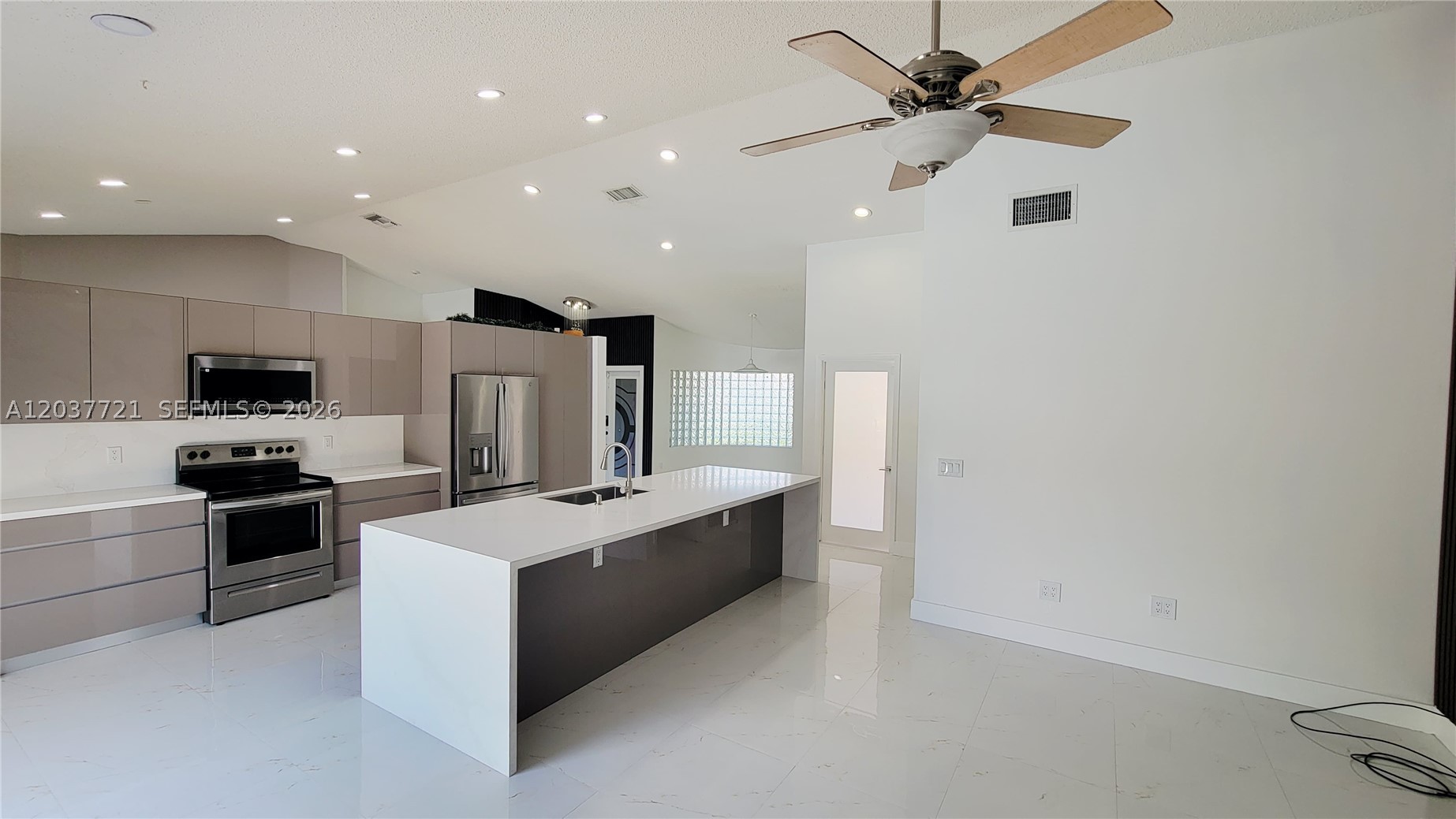 LANDINGS - Residential