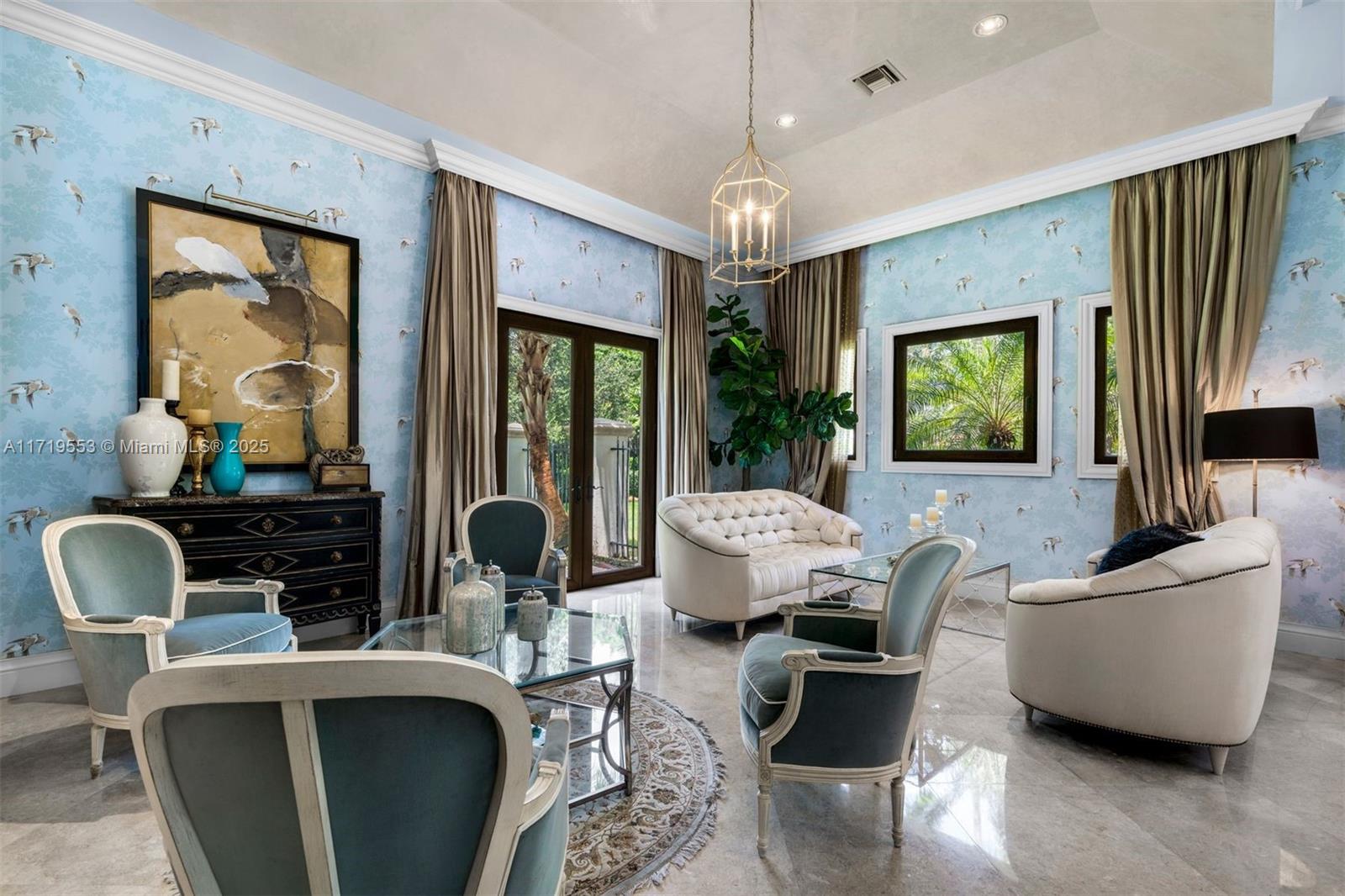 COLLINS HEIGHTS - Residential