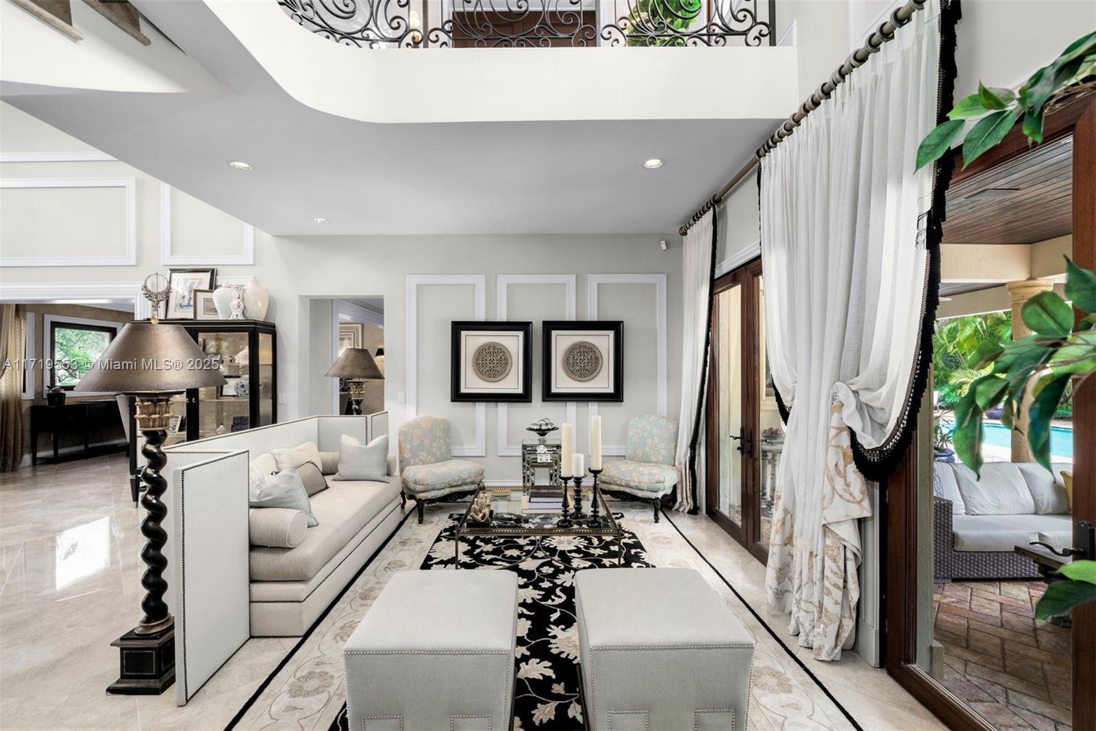 COLLINS HEIGHTS - Residential