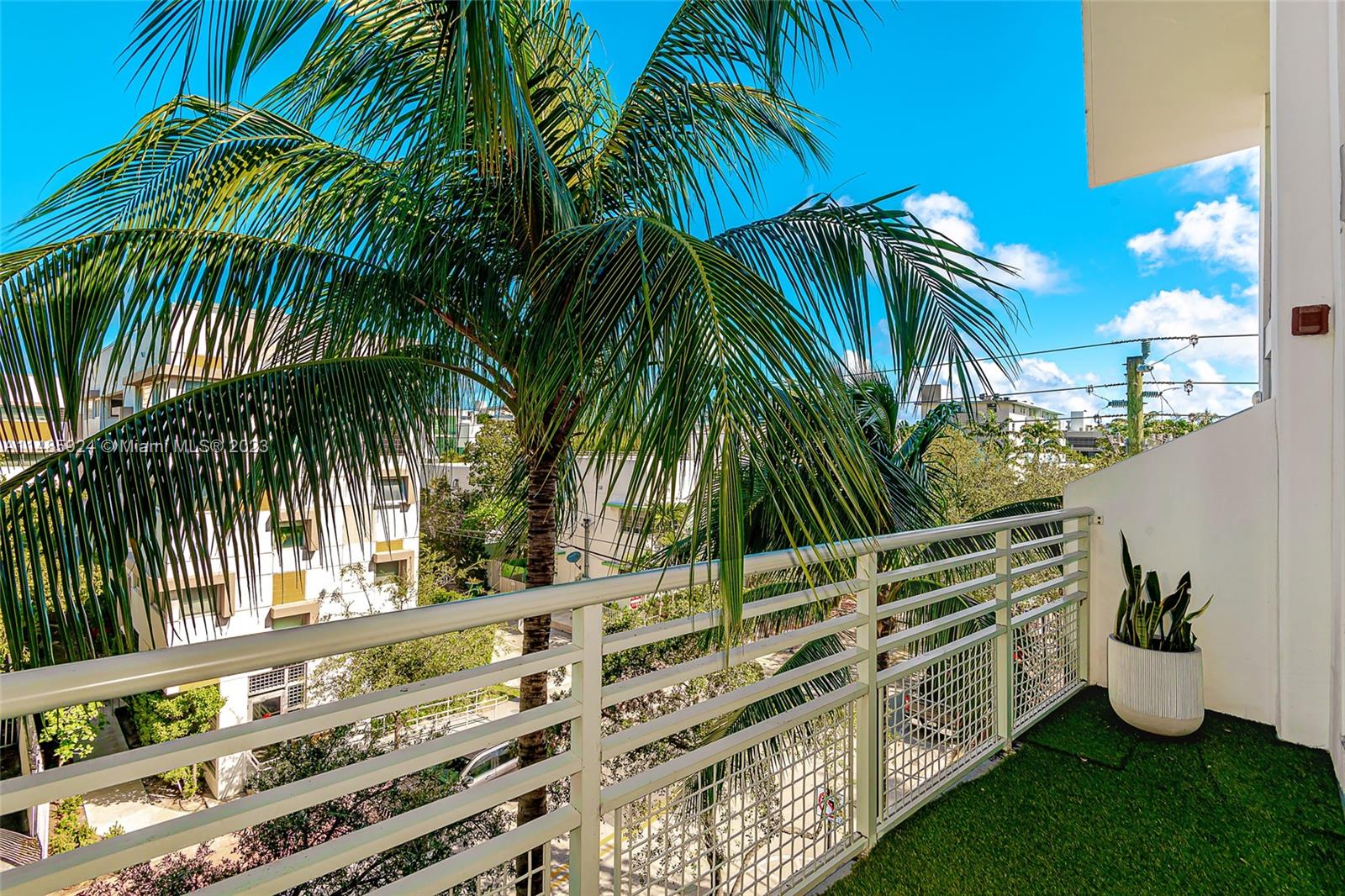 ABSOLUT CONDO - Residential