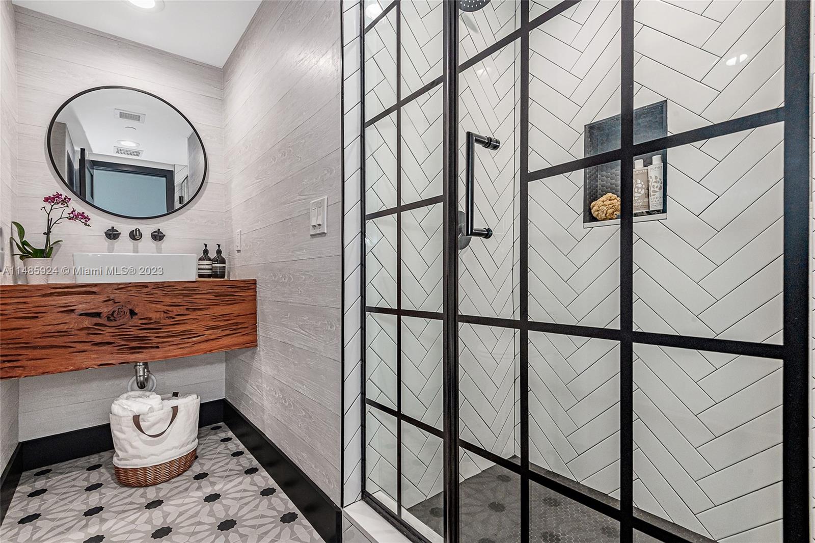 ABSOLUT CONDO - Residential